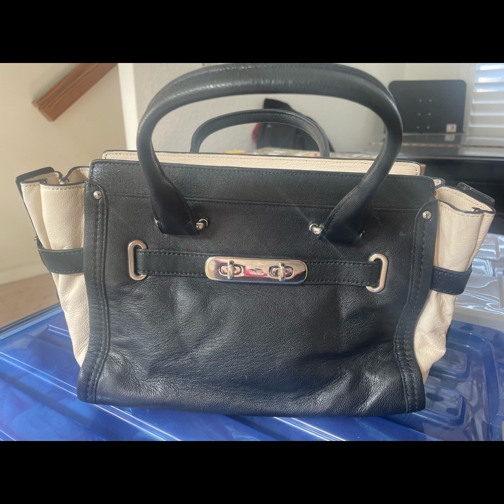 Coach Medium Swagger 27 Handbag Black / Cream Leather Handbag
